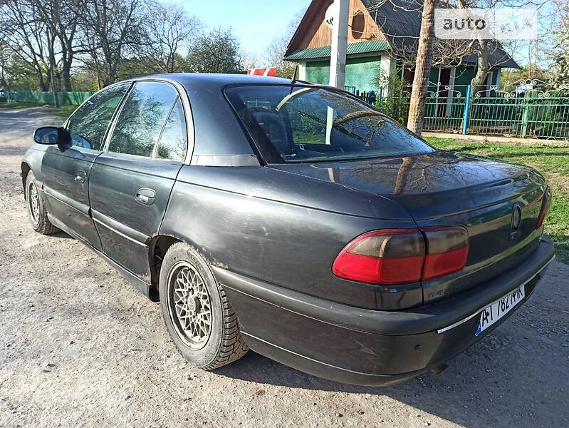 Седан Opel Omega 1995 в Новой Ушице