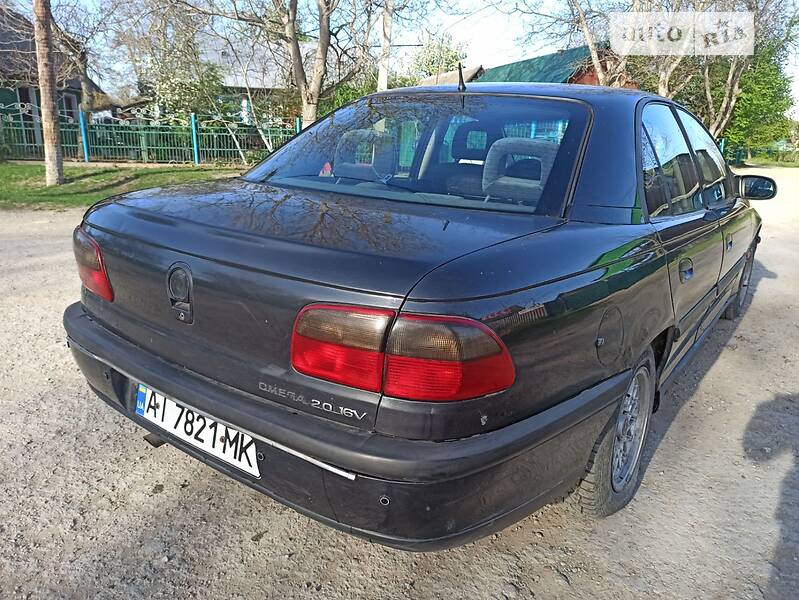Седан Opel Omega 1995 в Новой Ушице