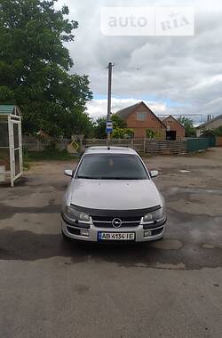 Седан Opel Omega 1999 в Липовце