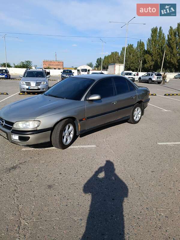 Седан Opel Omega 1997 в Днепре