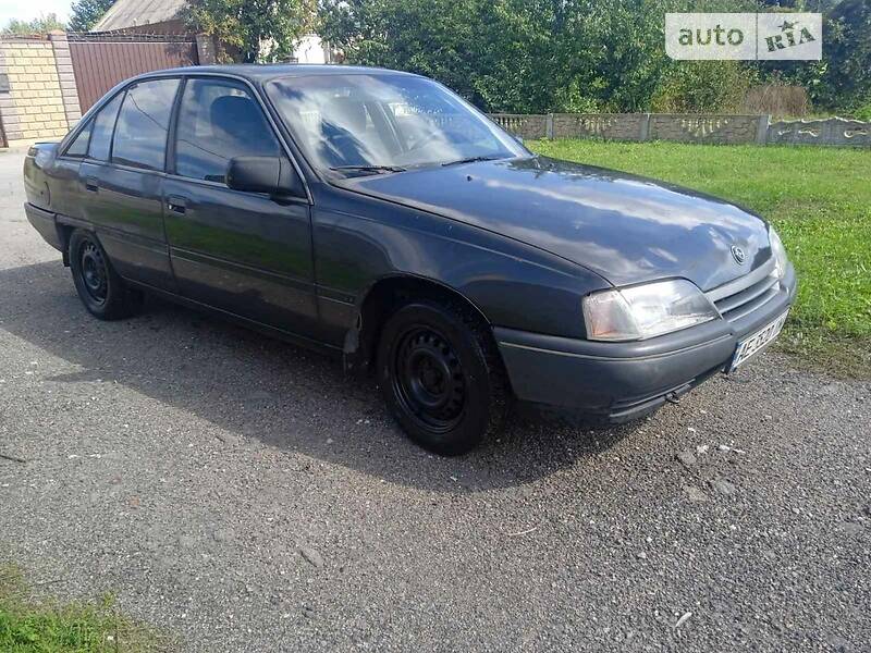 Седан Opel Omega 1990 в Каменском