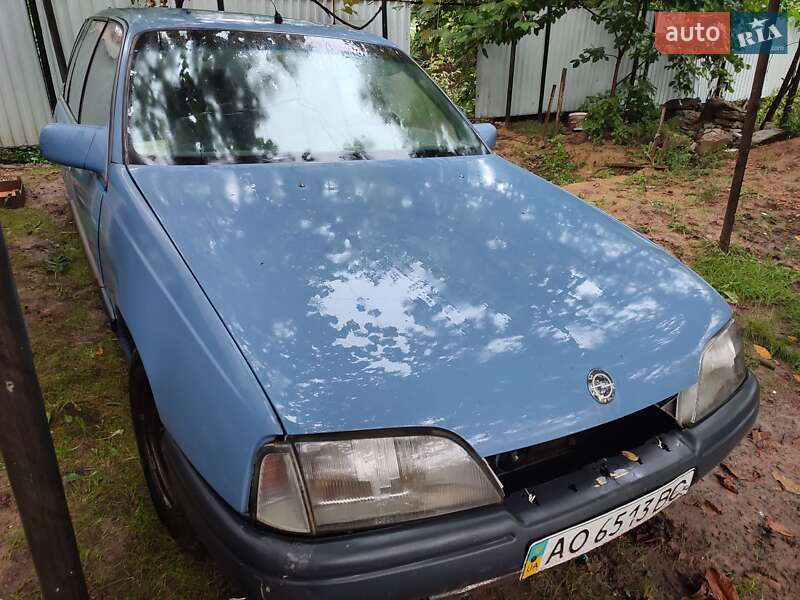 Универсал Opel Omega 1989 в Иршаве