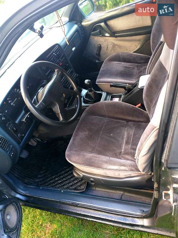 Седан Opel Omega 1987 в Новій Ушиці