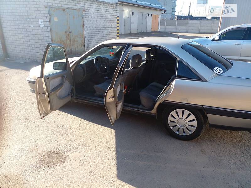 Седан Opel Omega 1992 в Днепре