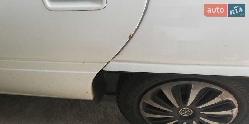 Седан Opel Omega 1987 в Калуші