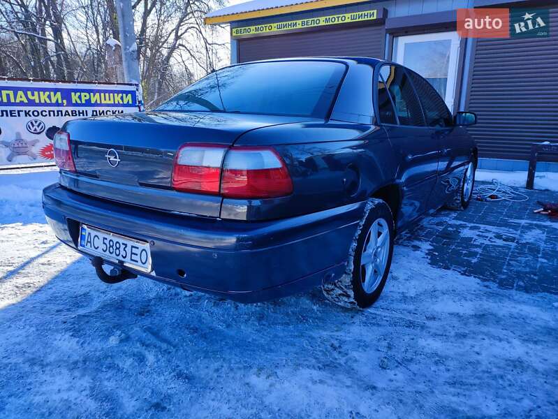 Седан Opel Omega 2000 в Ковелі
