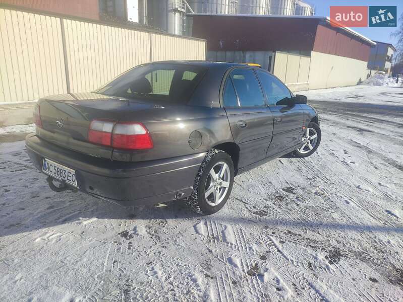 Седан Opel Omega 2000 в Ковелі