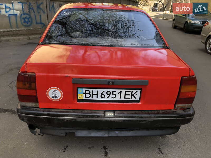 Седан Opel Omega 1987 в Одессе