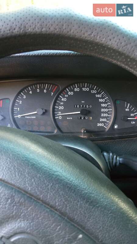 Седан Opel Omega 1994 в Буську
