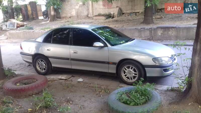 Седан Opel Omega 1998 в Києві