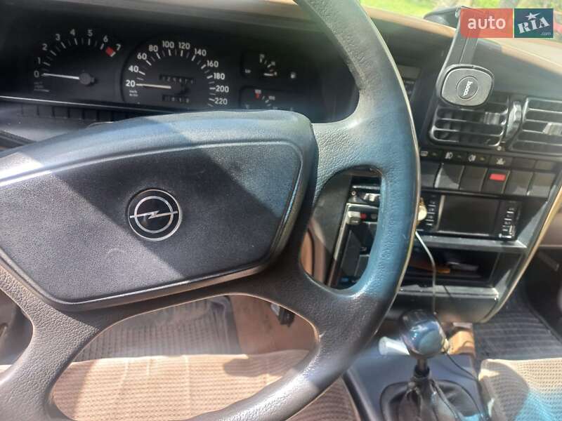 Седан Opel Omega 1988 в Тернополе