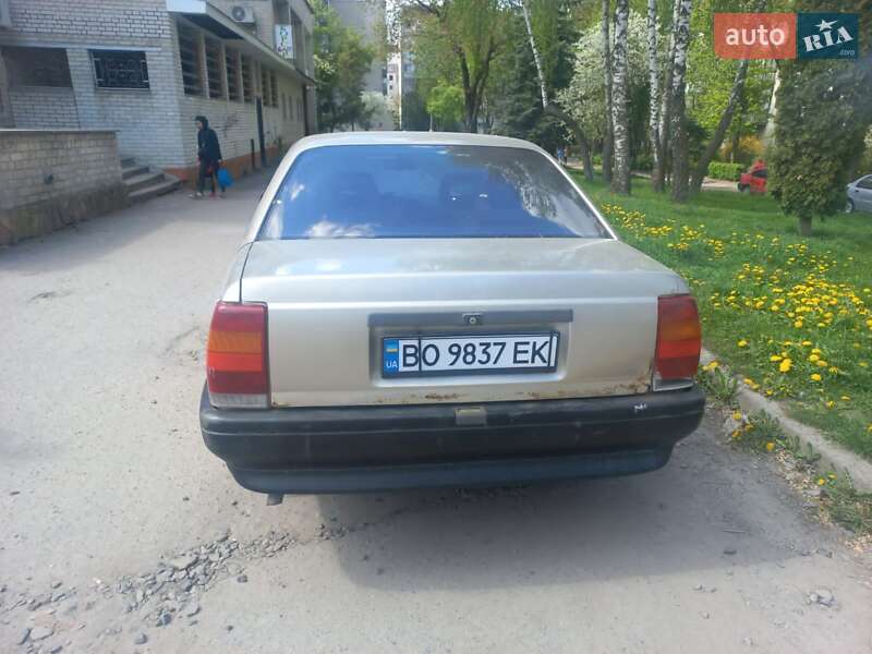 Седан Opel Omega 1988 в Тернополе