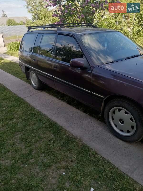 Універсал Opel Omega 1993 в Буську