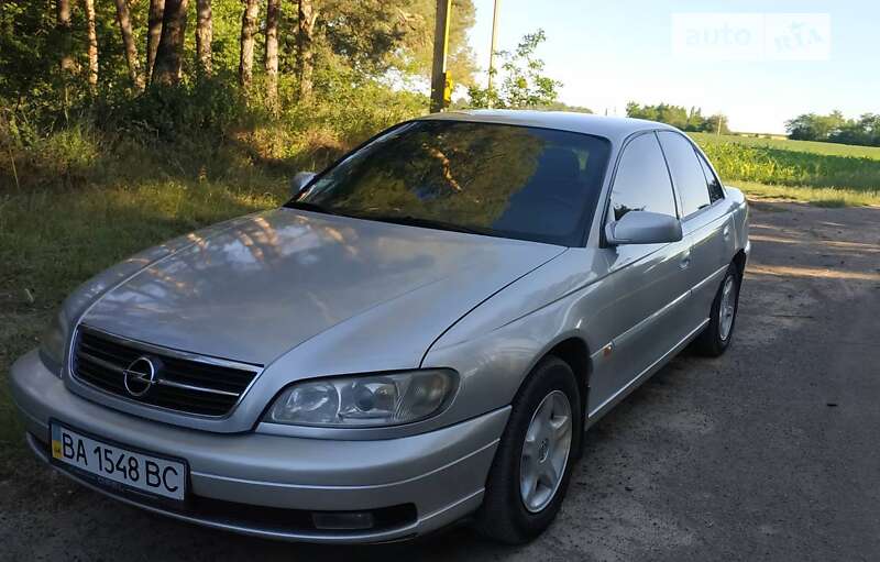 Седан Opel Omega 2000 в Гайвороне