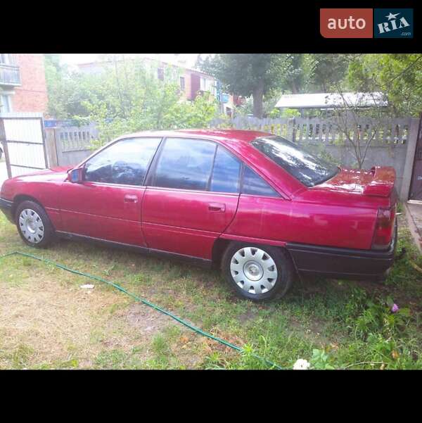Седан Opel Omega 1988 в Бучі