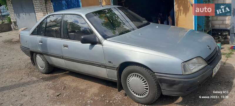 Седан Opel Omega 1987 в Кривом Роге
