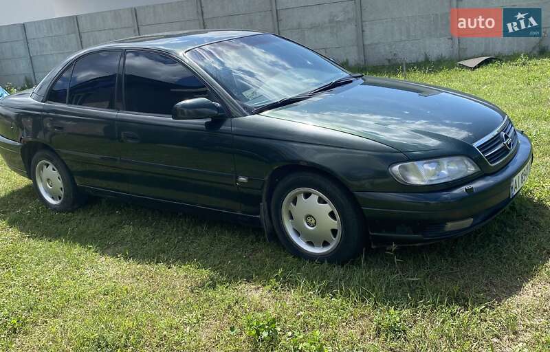 Седан Opel Omega 2002 в Вишневом