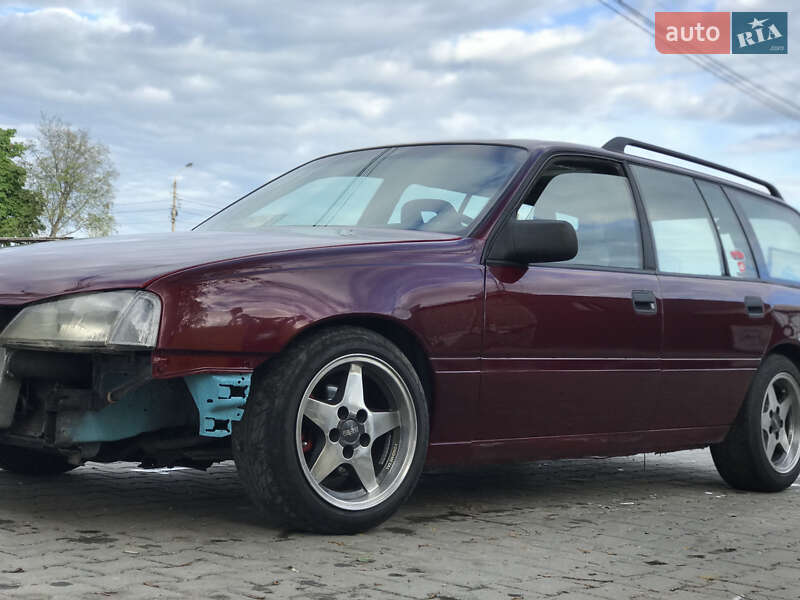 Универсал Opel Omega 1990 в Черновцах