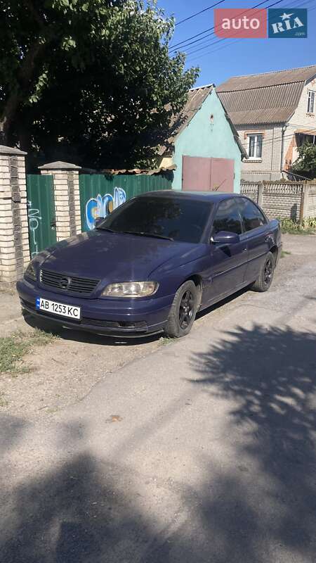 Opel Omega 2000