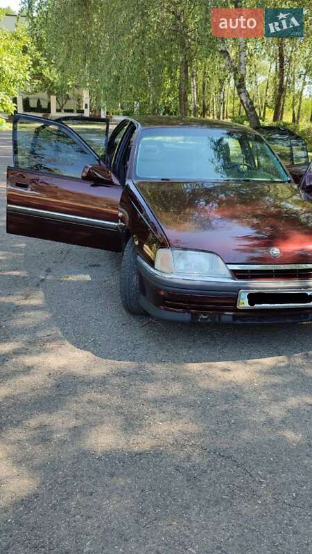 Седан Opel Omega 1992 в Кицмани