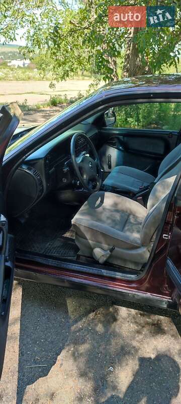 Седан Opel Omega 1992 в Кицмани