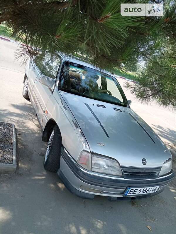 Седан Opel Omega 1991 в Николаеве