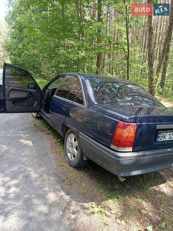 Седан Opel Omega 1988 в Кореці