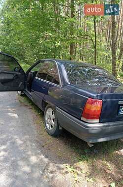 Седан Opel Omega 1988 в Корце