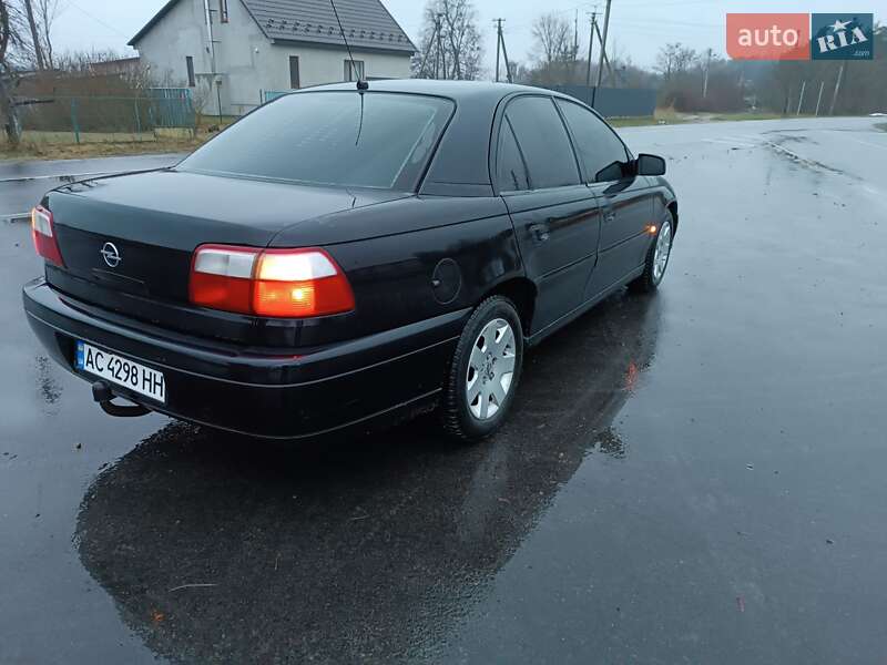 Седан Opel Omega 2000 в Шацьку
