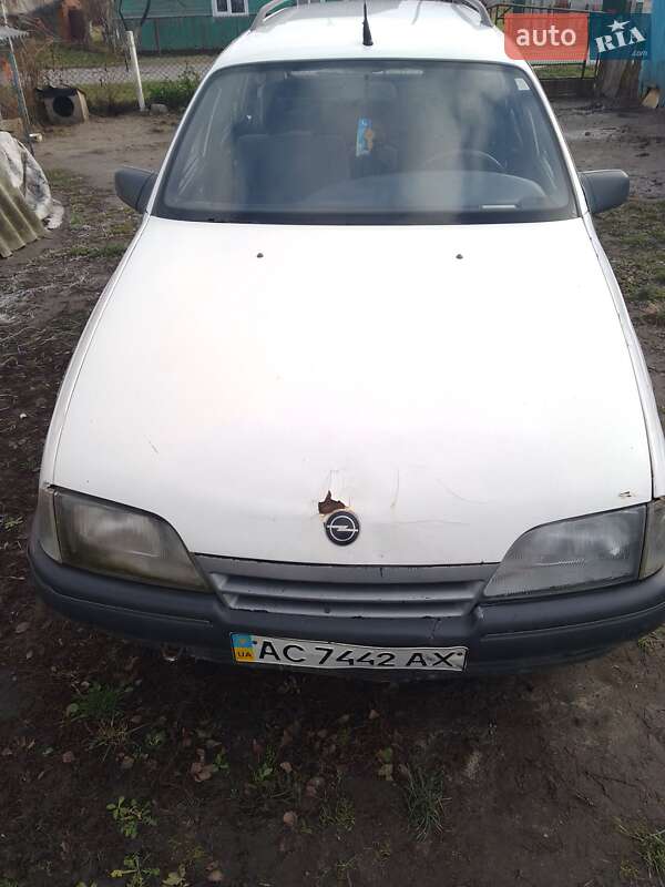 Универсал Opel Omega 1987 в Турийске