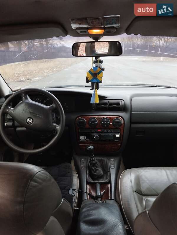 Седан Opel Omega 1998 в Тульчині