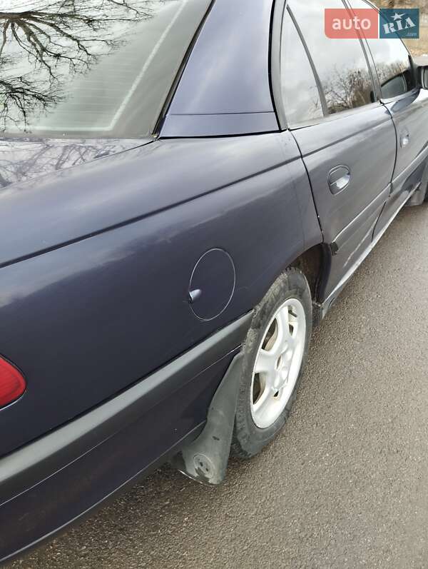 Седан Opel Omega 1998 в Тульчині