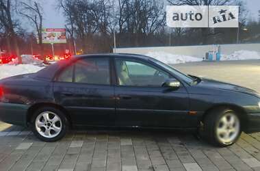 Седан Opel Omega 2000 в Черкасах