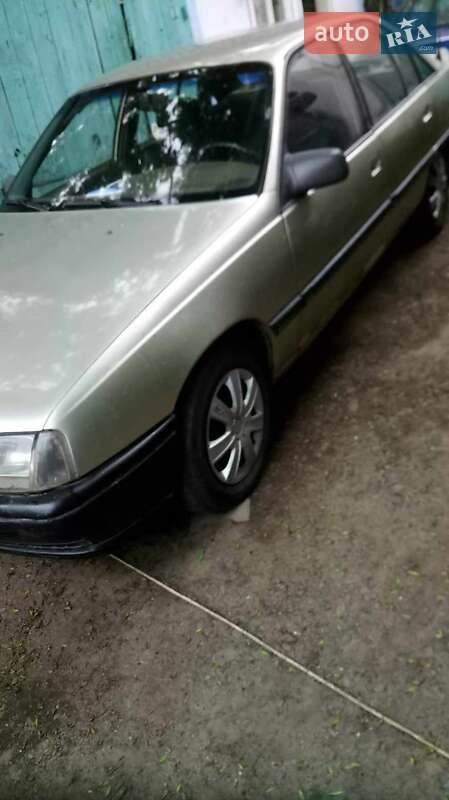 Седан Opel Omega 1988 в Черновцах