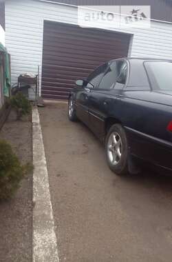 Седан Opel Omega 1995 в Томаковке