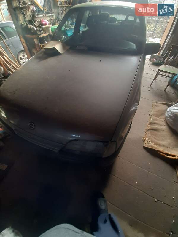 Седан Opel Omega 1990 в Житомире
