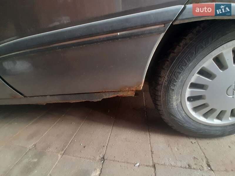 Седан Opel Omega 1990 в Житомире