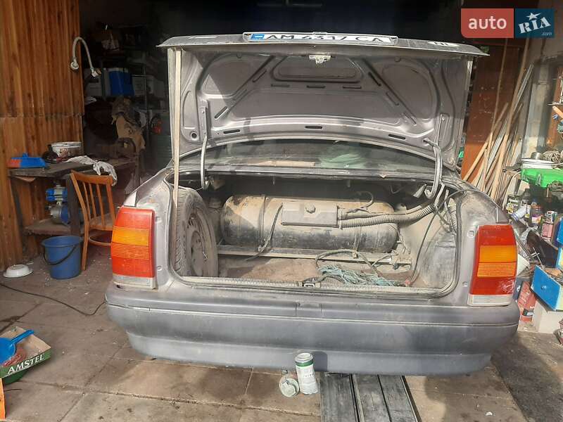 Седан Opel Omega 1990 в Житомире