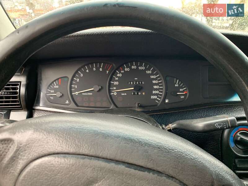 Седан Opel Omega 1995 в Львове