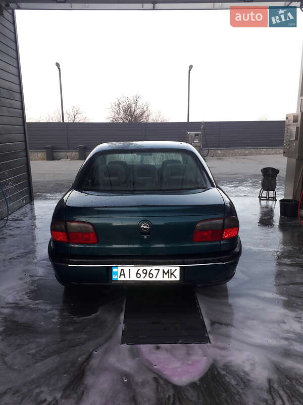 Седан Opel Omega 1996 в Жашкове