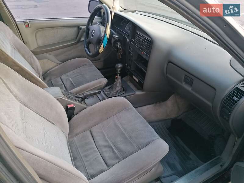 Седан Opel Omega 1992 в Броварах