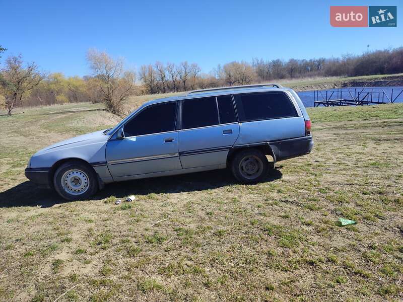 Универсал Opel Omega 1988 в Хотине
