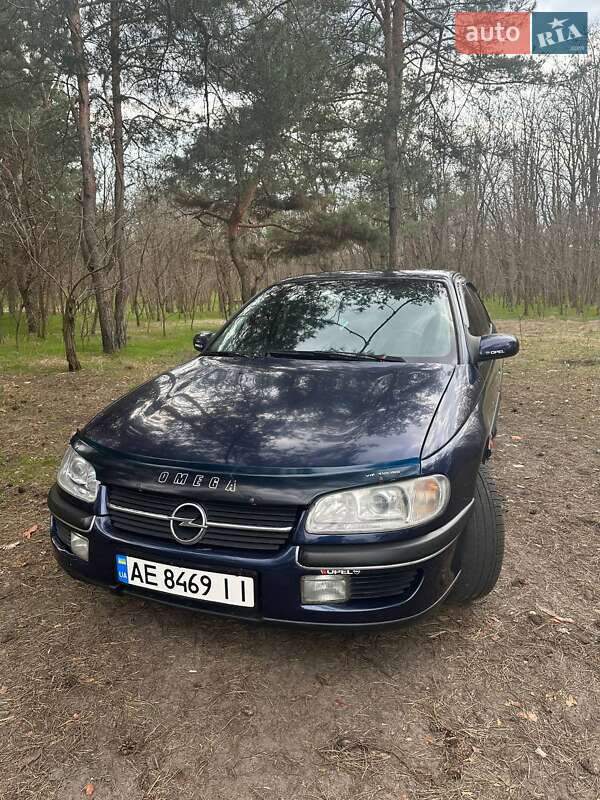 Седан Opel Omega 1996 в Каменском