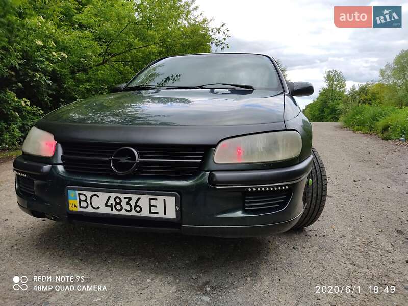 Седан Opel Omega 1995 в Самборе
