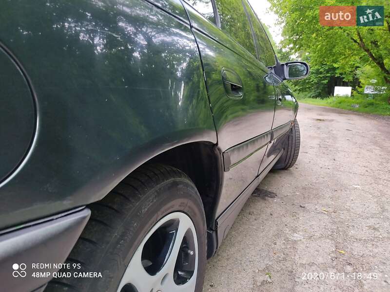 Седан Opel Omega 1995 в Самборе