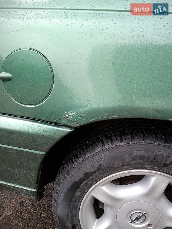 Седан Opel Omega 2001 в Луцьку