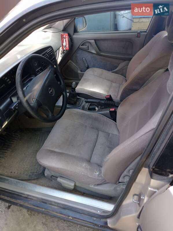 Седан Opel Omega 1994 в Кропивницькому