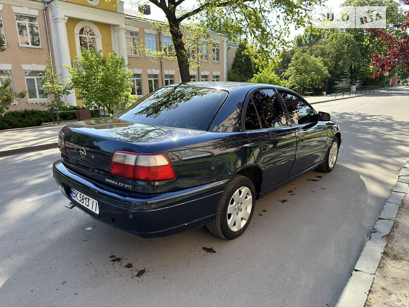 Седан Opel Omega 2001 в Костополе
