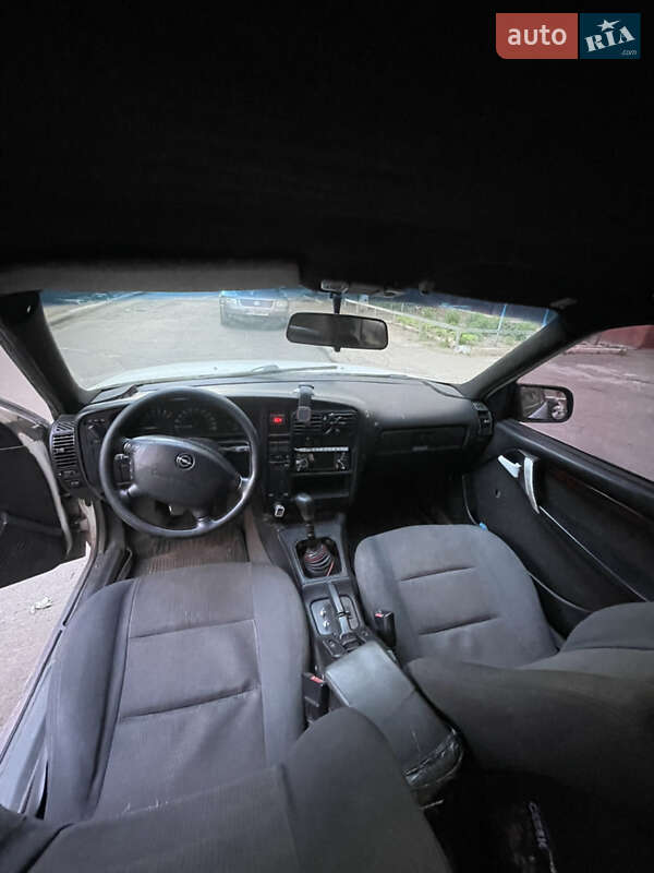 Седан Opel Omega 1988 в Краматорську