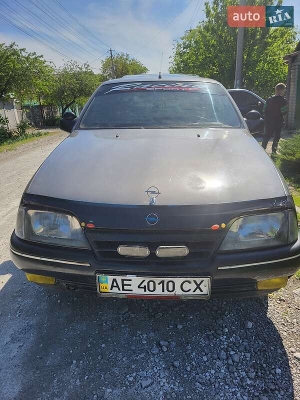 Седан Opel Omega 1987 в Дніпрі